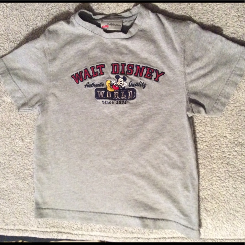 Authentic Walt Disney T- Shirt for boys!🎉🎉
